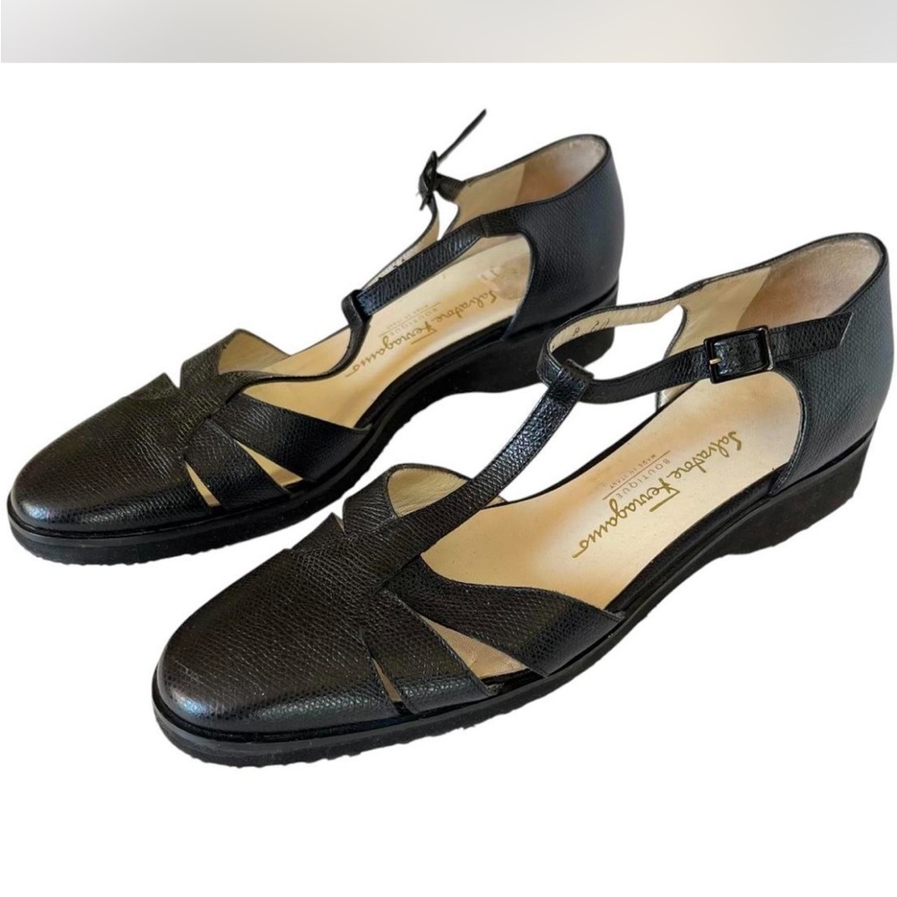Vintage Salvatore Ferragamo Naenia Mary Janes